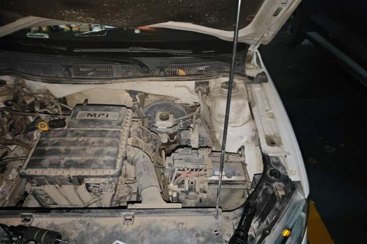 Used Volkswagen Lavida 2013 1.6L Manual Comfort Edition Engine Bay Left