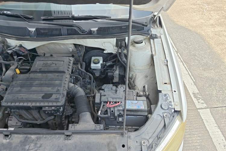 Used Volkswagen Lavida 2013 Revised Classic 1.6L Manual Fashion Edition Engine Bay Left