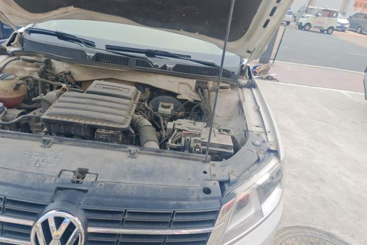 Used Volkswagen Lavida 2013 Revised Classic 1.6L Automatic Fashion Edition Engine Bay Left