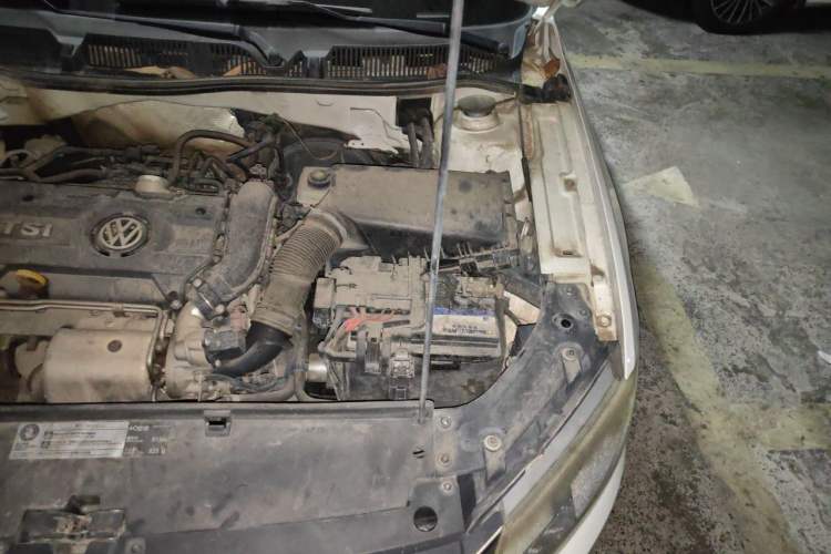 Used Volkswagen Lavida 2013 1.4TSI DSG Comfort Edition Engine Bay Left
