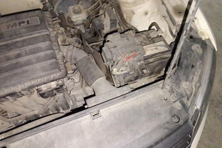 Used Volkswagen Lavida 2013 Revised Classic 1.6L Manual Fashion Edition Engine Bay Left