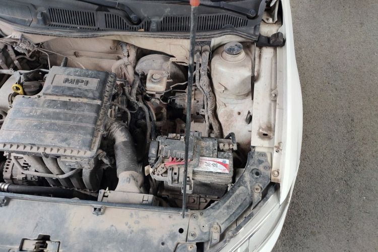 Used Volkswagen Lavida 2013 1.6L Automatic Comfort Edition Engine Bay Left