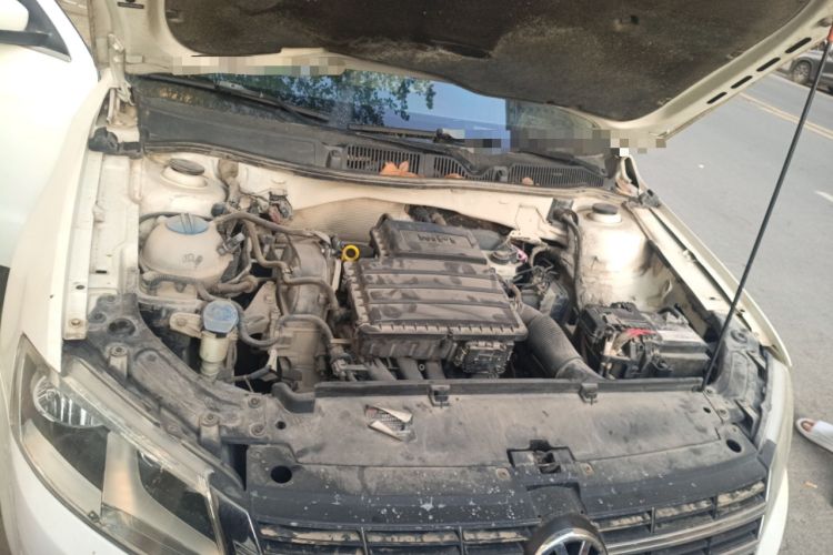 Used Volkswagen Lavida 2013 1.6L Manual Comfort Edition Engine Bay