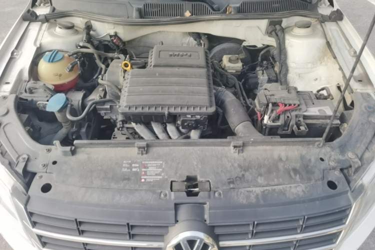Used Volkswagen Lavida 2013 Revised Classic 1.6L Automatic Fashion Edition Engine Bay
