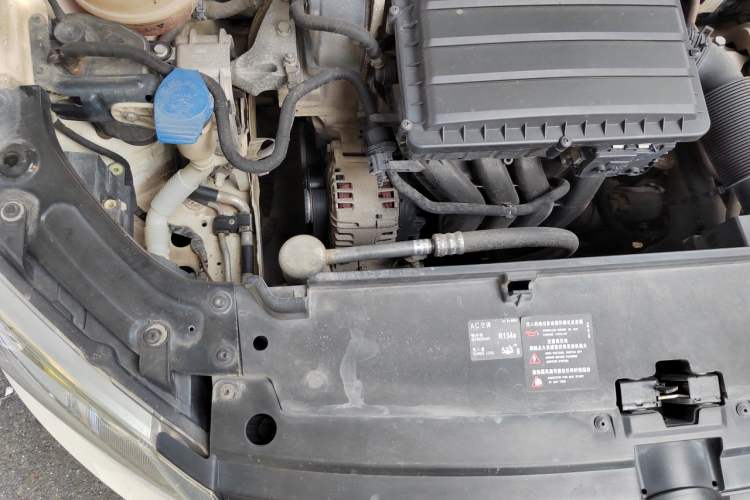 Used Volkswagen Lavida 2013 Restyled Classic 1.6L Manual Comfort Edition Engine Bay Right