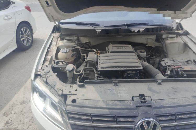Used Volkswagen Lavida 2013 1.6L Manual Fashion Edition Engine Bay Right