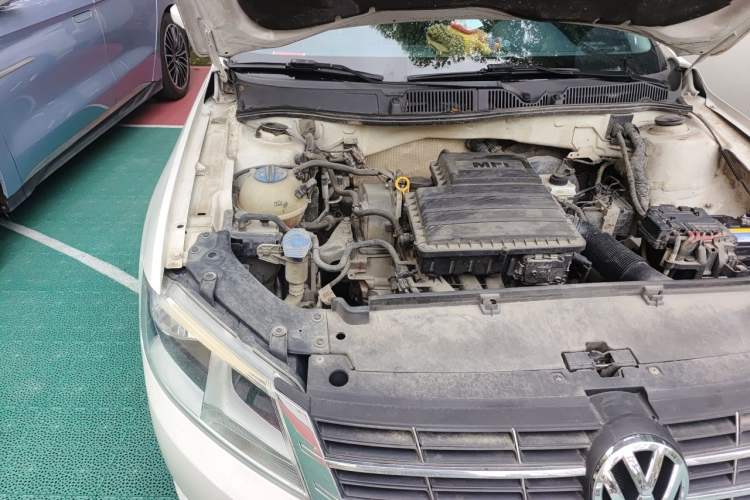 Used Volkswagen Lavida 2013 Revised Classic 1.6L Automatic Fashion Edition Engine Bay Right