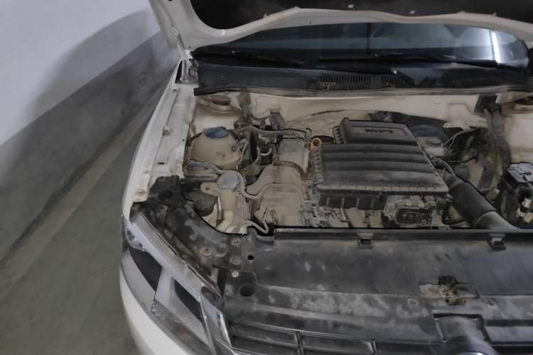 Used Volkswagen Lavida 2013 Revised Classic 1.6L Automatic Fashion Edition Engine Bay Right