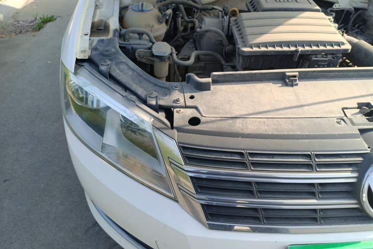 Used Volkswagen Lavida 2013 Restyled Classic 1.6L Manual Comfort Edition Engine Bay Right