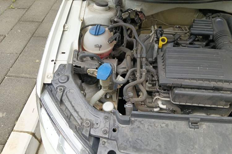 Used Volkswagen Lavida 2013 Revised Version 1.4 TSI Manual Comfort Edition Engine Bay Right