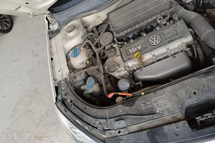 Used Volkswagen Lavida 2013 Classic 1.6L Automatic Fashion Edition Engine Bay Right