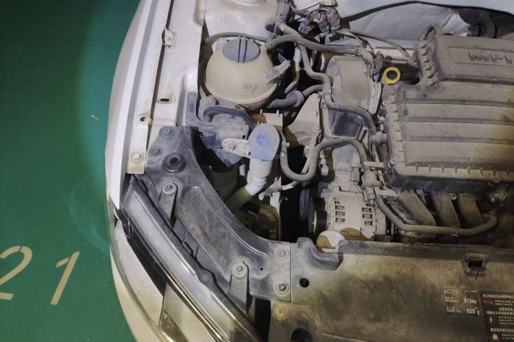 Used Volkswagen Lavida 2013 Revised Classic 1.6L Automatic Fashion Edition Engine Bay Right