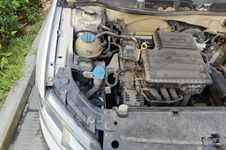 Used Volkswagen Lavida 2013 Restyled Classic 1.6L Manual Comfort Edition Engine Bay Right