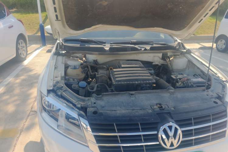 Used Volkswagen Lavida 2013 Restyled Classic 1.6L Manual Comfort Edition Engine Bay Right