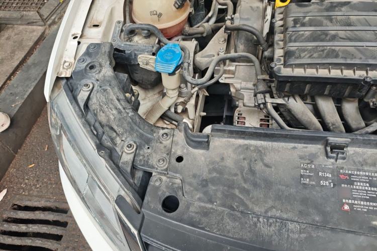 Used Volkswagen Lavida 2013 Revised Classic 1.6L Automatic Fashion Edition Engine Bay Right