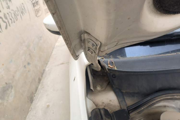Used Volkswagen Lavida 2013 1.6L Automatic Comfort Edition Engine Bay Right