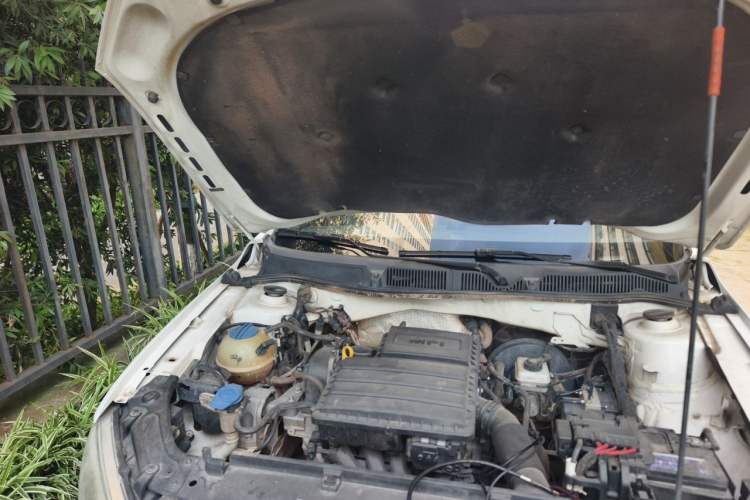 Used Volkswagen Lavida 2013 Restyled Classic 1.6L Manual Comfort Edition Engine Bay Right