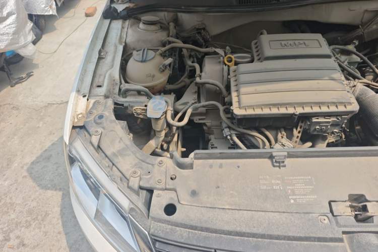 Used Volkswagen Lavida 2013 Revised Classic 1.6L Manual Fashion Edition Engine Bay Right