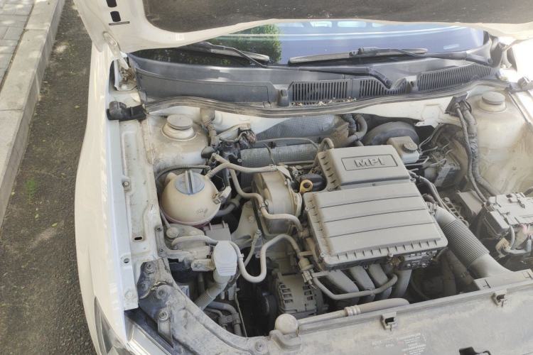 Used Volkswagen Lavida 2013 1.6L Automatic Fashion Edition Engine Bay Right