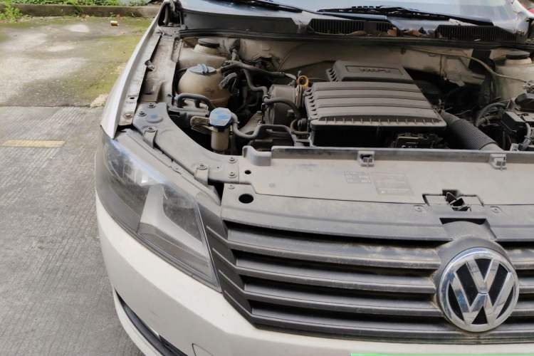 Used Volkswagen Lavida 2013 1.6L Manual Fashion Edition Engine Bay Right