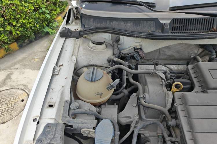 Used Volkswagen Lavida 2013 Restyled Classic 1.6L Manual Comfort Edition Engine Bay Right