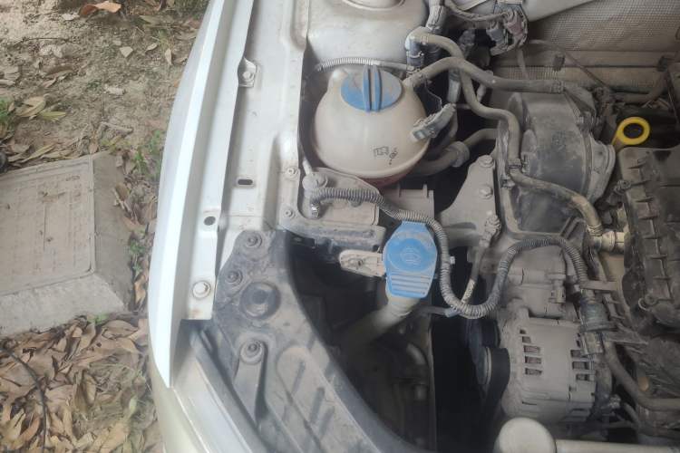 Used Volkswagen Lavida 2013 Restyled Classic 1.6L Manual Comfort Edition Engine Bay Right
