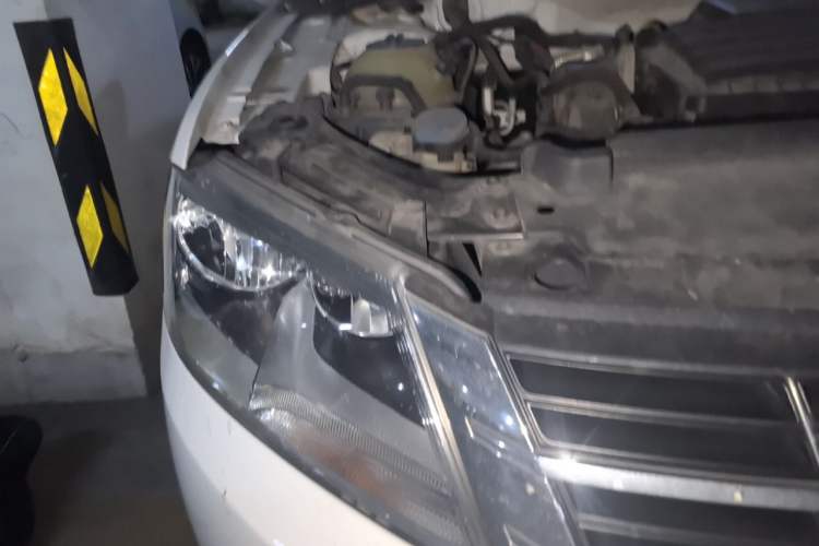 Used Volkswagen Lavida 2013 1.6L Automatic Comfort Edition Engine Bay Right