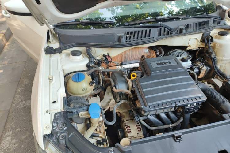 Used Volkswagen Lavida 2013 Classic 1.6L Manual Fashion Edition Engine Bay Right