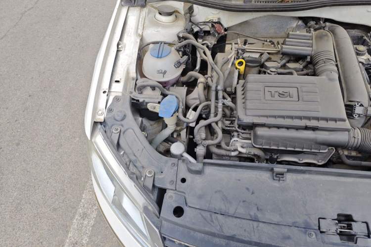 Used Volkswagen Lavida 2013 Revised Version 1.4 TSI DSG Comfort Edition Engine Bay Right