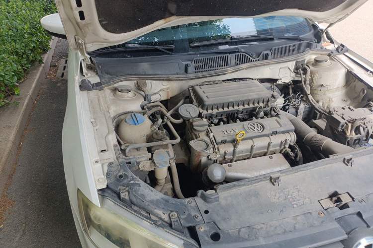 Used Volkswagen Lavida 2013 1.6L Manual Fashion Edition Engine Bay Right