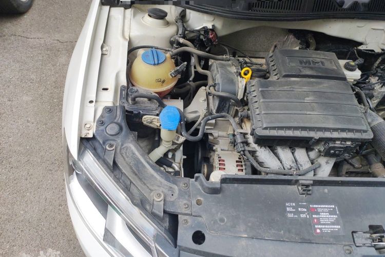 Used Volkswagen Lavida 2013 1.6L Automatic Luxury Edition Engine Bay Right
