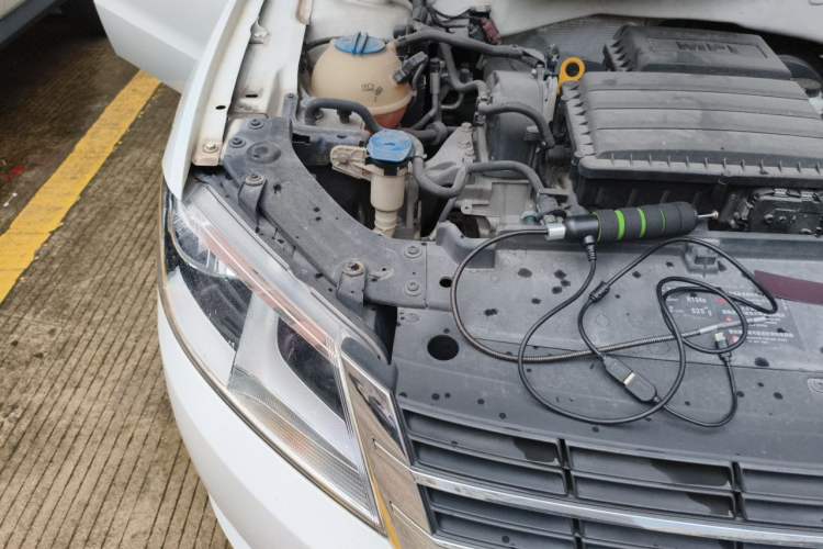 Used Volkswagen Lavida 2013 Revised Classic 1.6L Automatic Fashion Edition Engine Bay Right