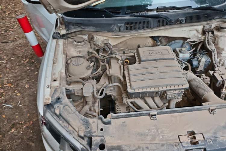 Used Volkswagen Lavida 2013 1.6L Manual Fashion Edition Engine Bay Right