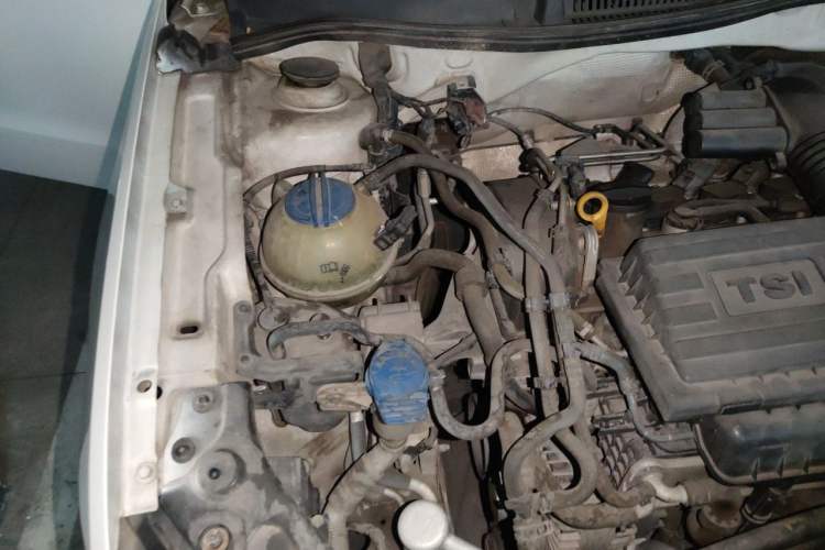 Used Volkswagen Lavida 2013 Revised Version 1.4 TSI Manual Comfort Edition Engine Bay Right