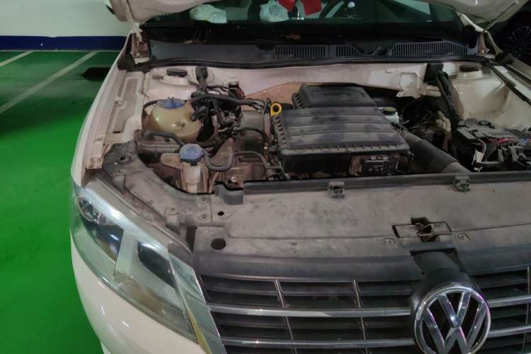 Used Volkswagen Lavida 2013 1.6L Automatic Fashion Edition Engine Bay Right