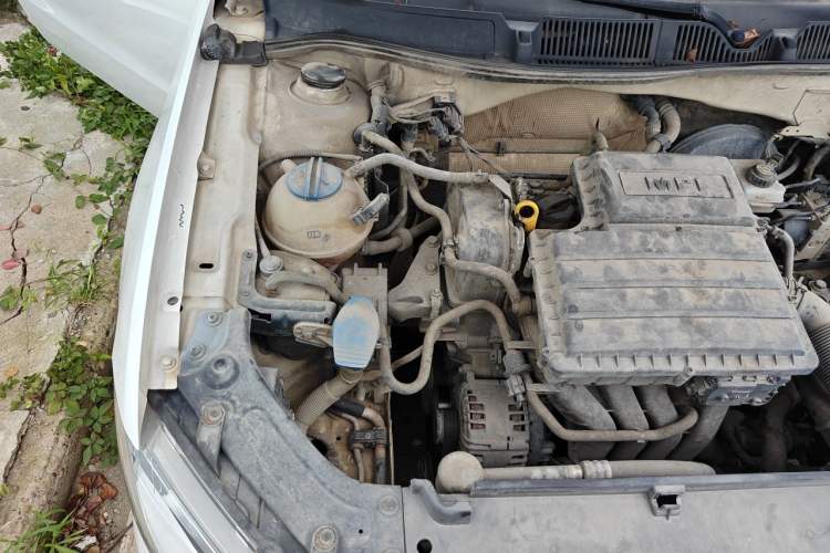 Used Volkswagen Lavida 2013 Revised Classic 1.6L Manual Fashion Edition Engine Bay Right