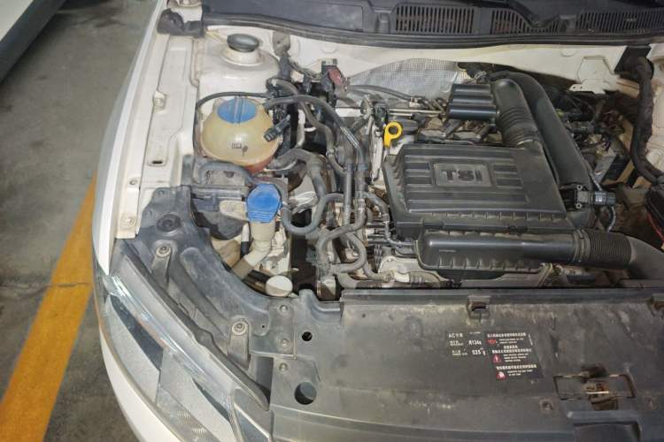 Used Volkswagen Lavida 2013 Revised Version 1.4 TSI DSG Comfort Edition Engine Bay Right