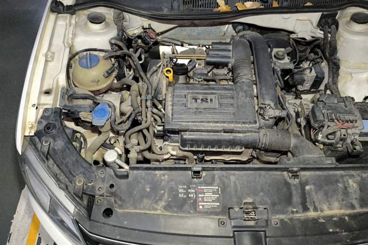 Used Volkswagen Lavida 2013 Revised Version 1.4 TSI DSG Comfort Edition Engine Bay Right