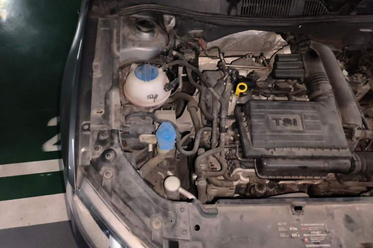 Used Volkswagen Lavida 2013 Revised Version 1.4 TSI DSG Comfort Edition Engine Bay Right