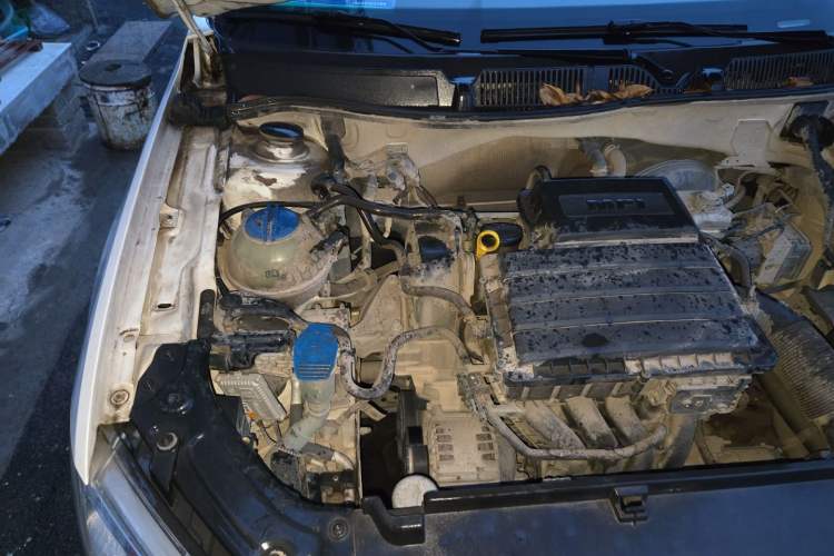 Used Volkswagen Lavida 2013 Restyled Classic 1.6L Manual Comfort Edition Engine Bay Right