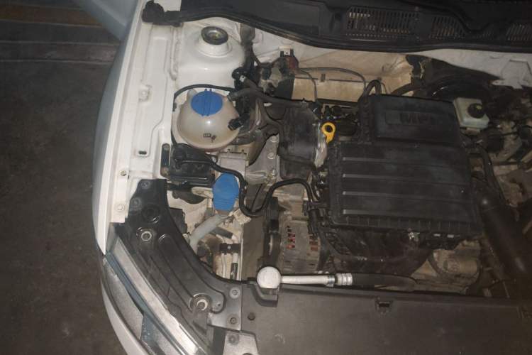Used Volkswagen Lavida 2013 1.6L Automatic Comfort Edition Engine Bay Right