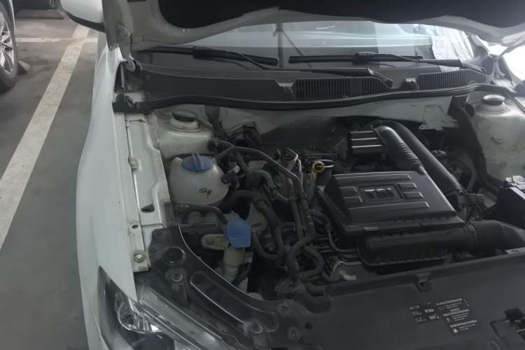 Used Volkswagen Lavida 2013 Revised Version 1.4 TSI DSG Comfort Edition Engine Bay Right
