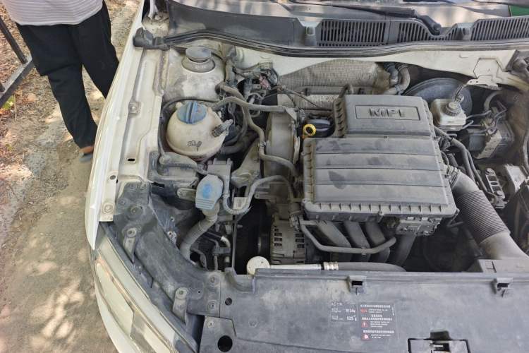 Used Volkswagen Lavida 2013 Revised Classic 1.6L Automatic Fashion Edition Engine Bay Right