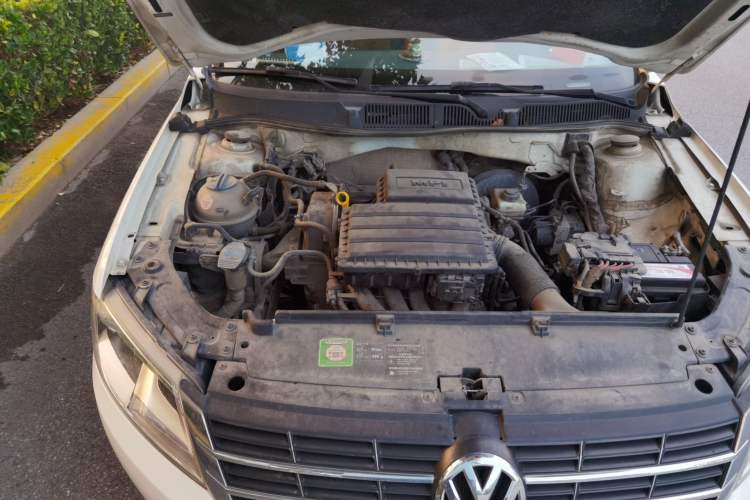 Used Volkswagen Lavida 2013 1.6L Automatic Comfort Edition Engine Bay Right