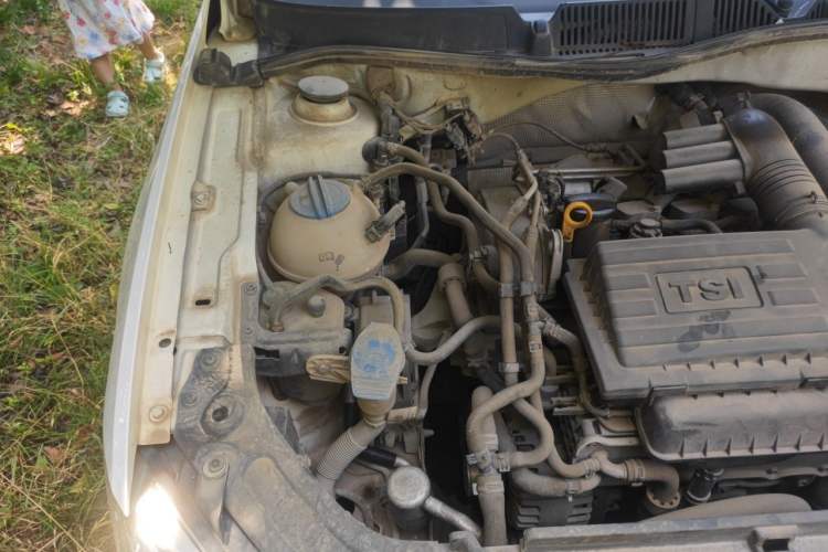 Used Volkswagen Lavida 2013 Revised Version 1.4 TSI Manual Comfort Edition Engine Bay Right