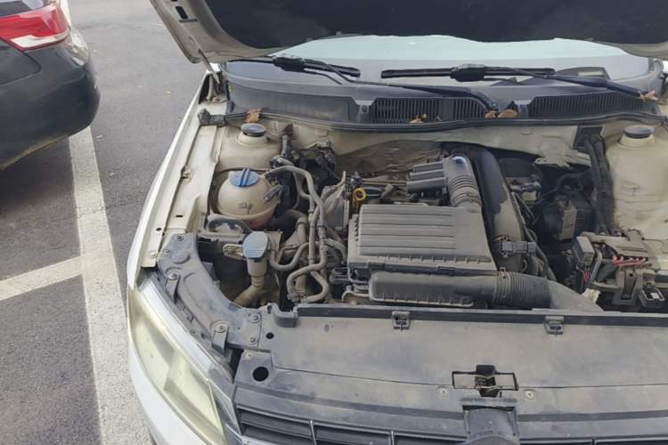 Used Volkswagen Lavida 2013 Revised Version 1.4 TSI DSG Comfort Edition Engine Bay Right