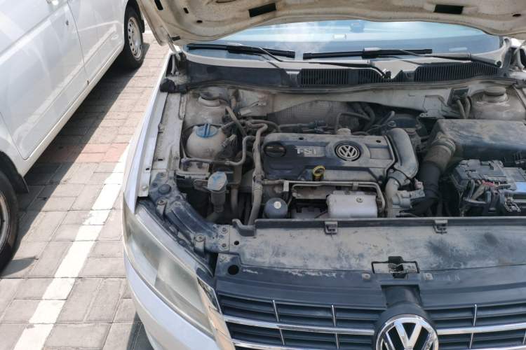 Used Volkswagen Lavida 2013 1.4 TSI Manual Luxury Edition Engine Bay Right