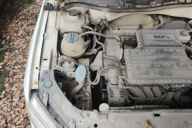 Used Volkswagen Lavida 2013 1.6L Automatic Fashion Edition Engine Bay Right