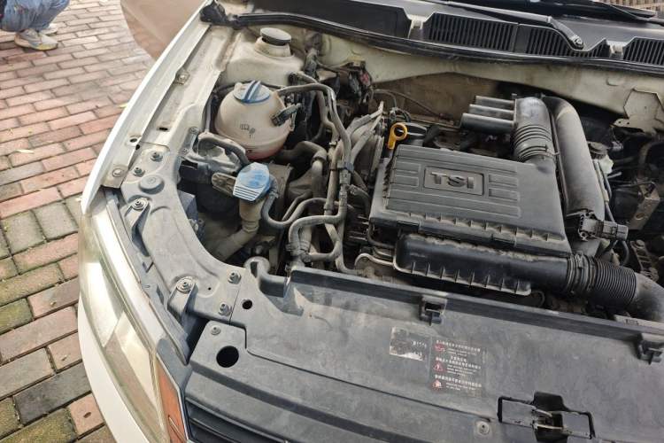 Used Volkswagen Lavida 2013 Revised Version 1.4 TSI Manual Comfort Edition Engine Bay Right