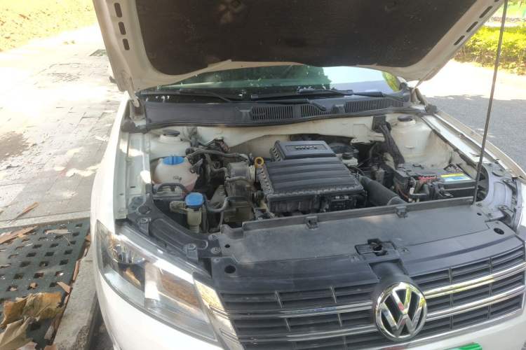 Used Volkswagen Lavida 2013 1.6L Automatic Comfort Edition Engine Bay Right